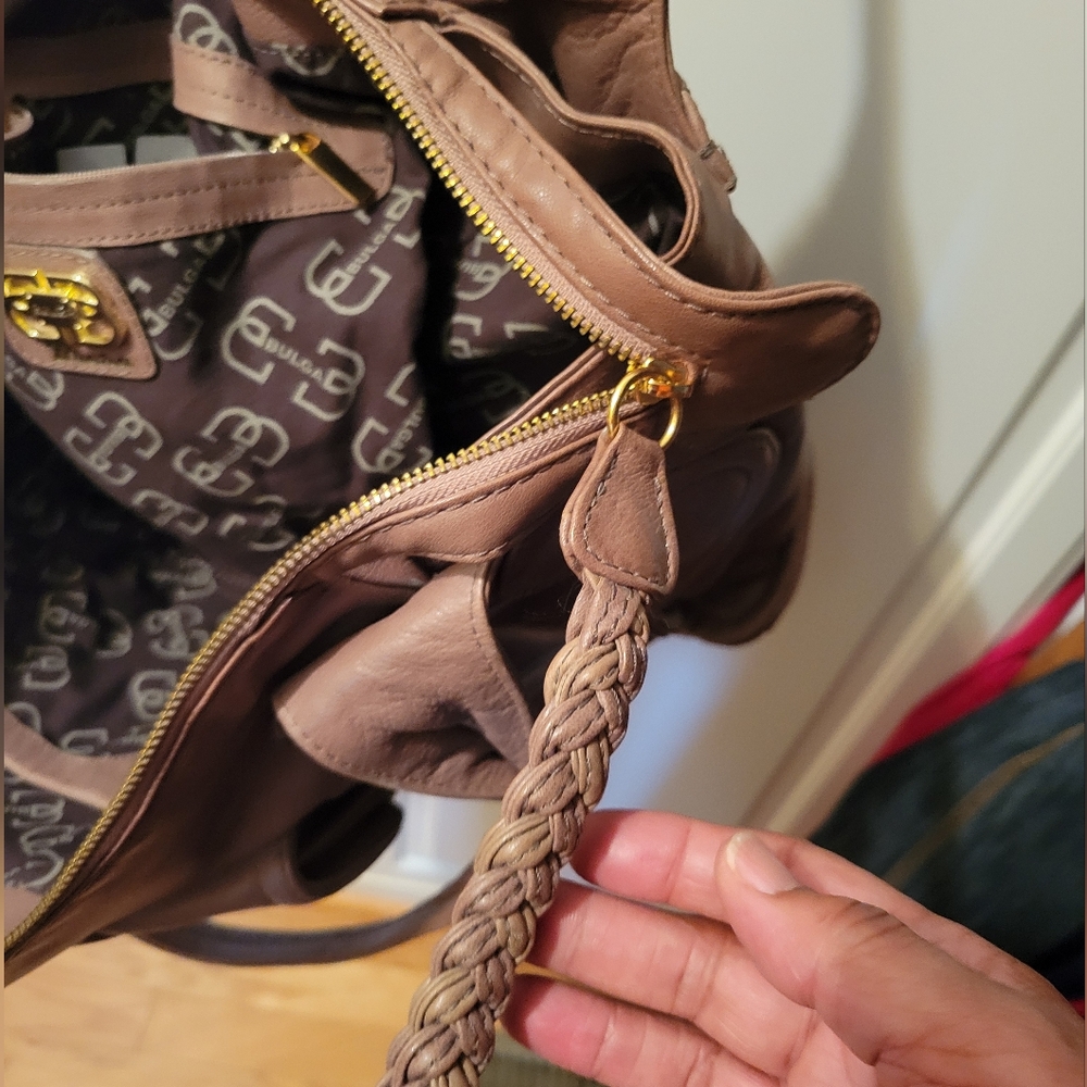 Beautiful Bulga Leather Bag - Picture 2 of 14